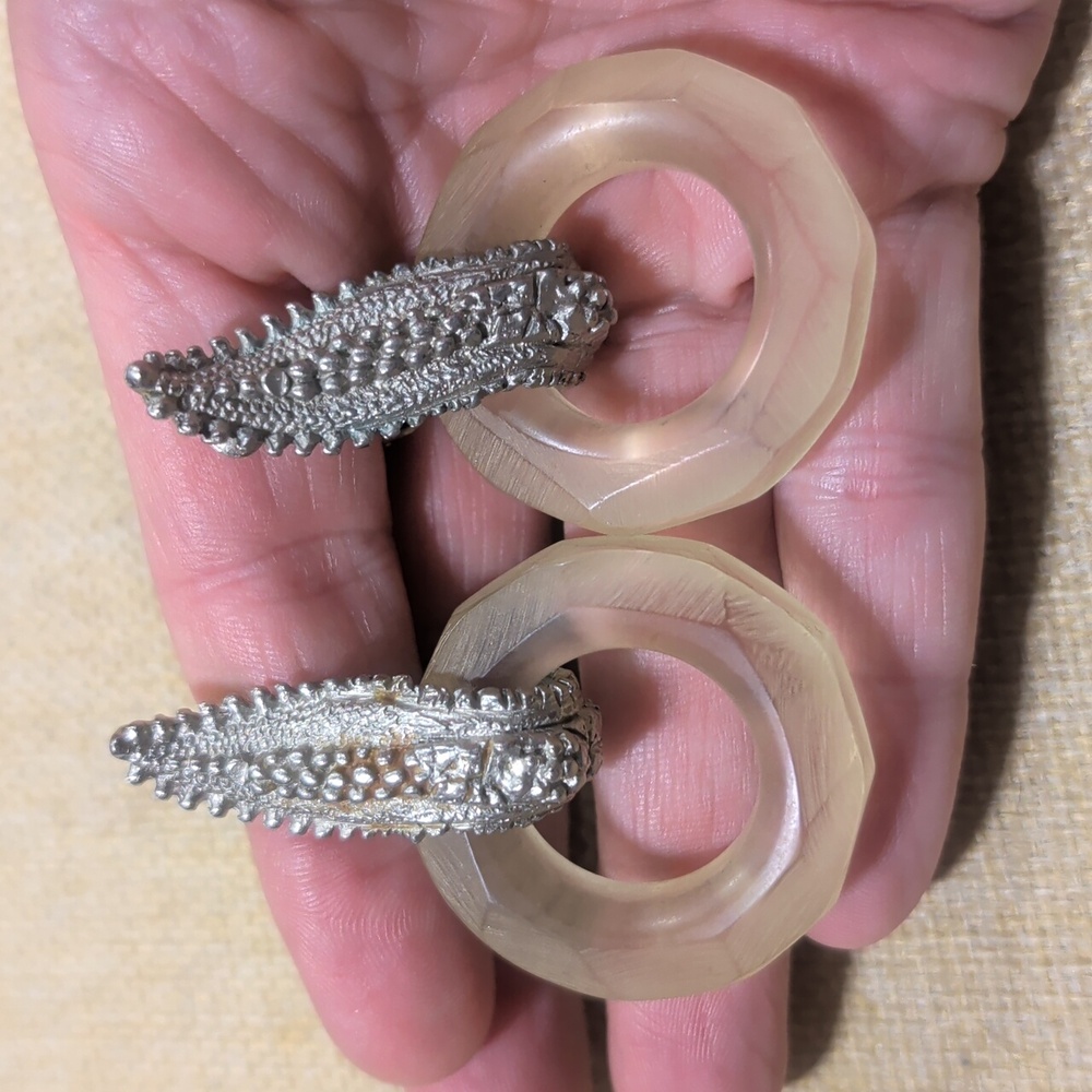 80s Vintage RJ Graziano Chunky Frosted Lucite Silver Statement Drop Clip Earring - Picture 3 of 9